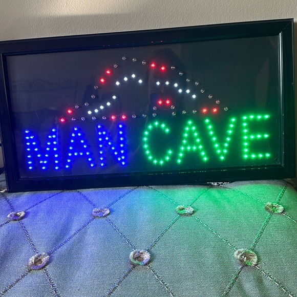 Man Cave Light Up Sign - Picture 1 of 4